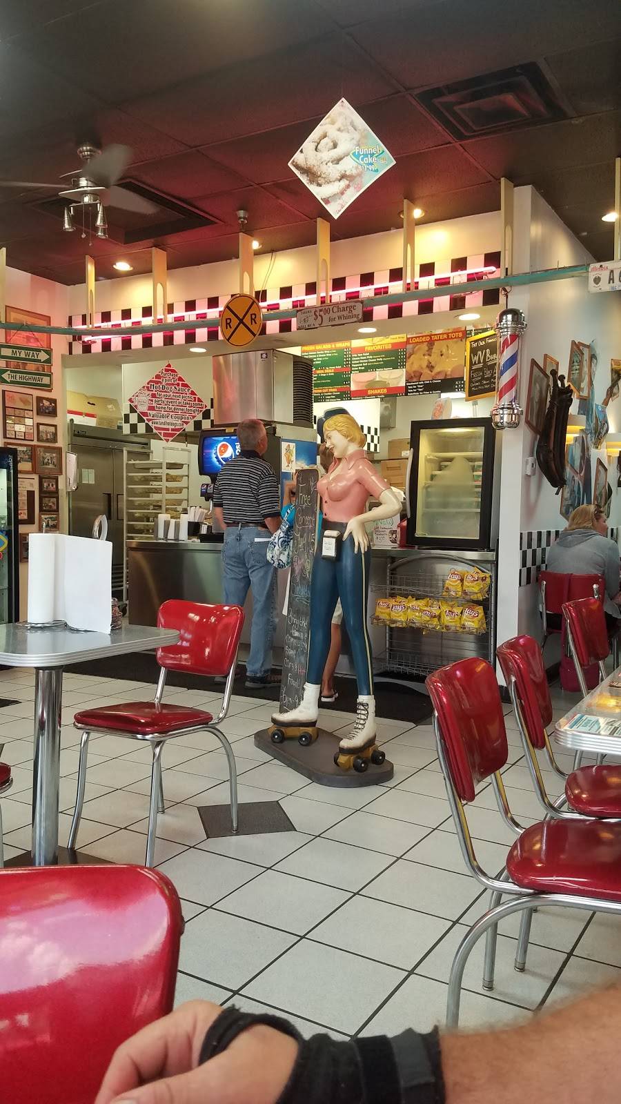 T & L Hot Dogs | restaurant | 614 Rosebud Ave, Clarksburg, WV 26301, USA | 3046223404 OR +1 304-622-3404