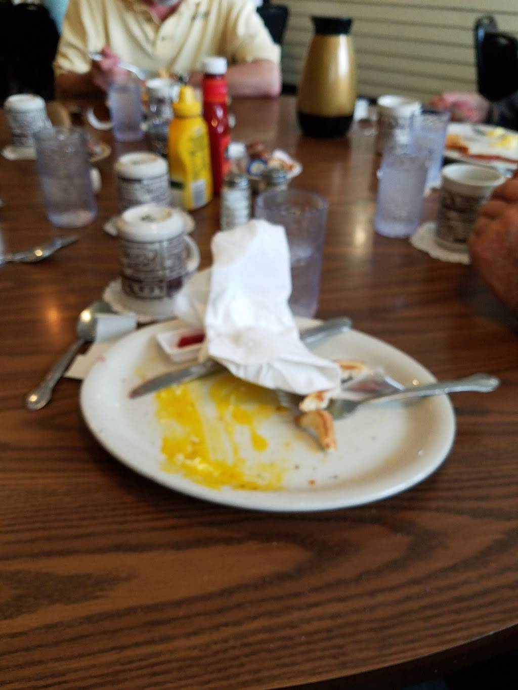 Karys Family Restaurant | restaurant | 1652, 1025 Orchard Dr, Seymour, WI 54165, USA | 9208331120 OR +1 920-833-1120