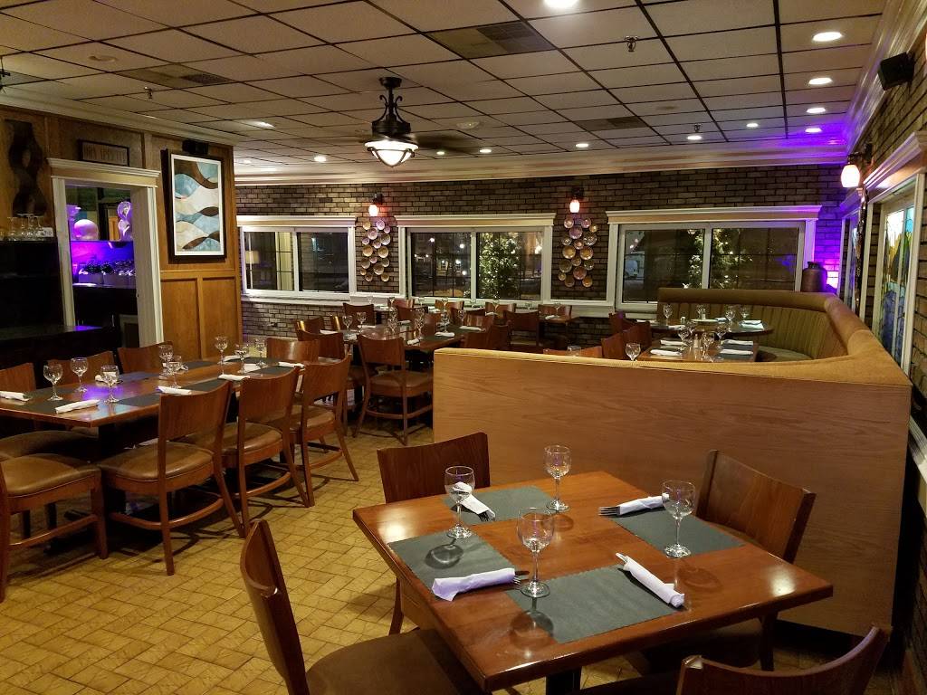 Pietros Italian Restaurant | restaurant | 46 W Main St, Ramsey, NJ 07446, USA | 2013270580 OR +1 201-327-0580