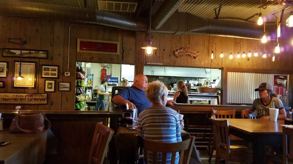 Ferrareses | restaurant | 1161 E F St, Oakdale, CA 95361, USA | 2098472079 OR +1 209-847-2079