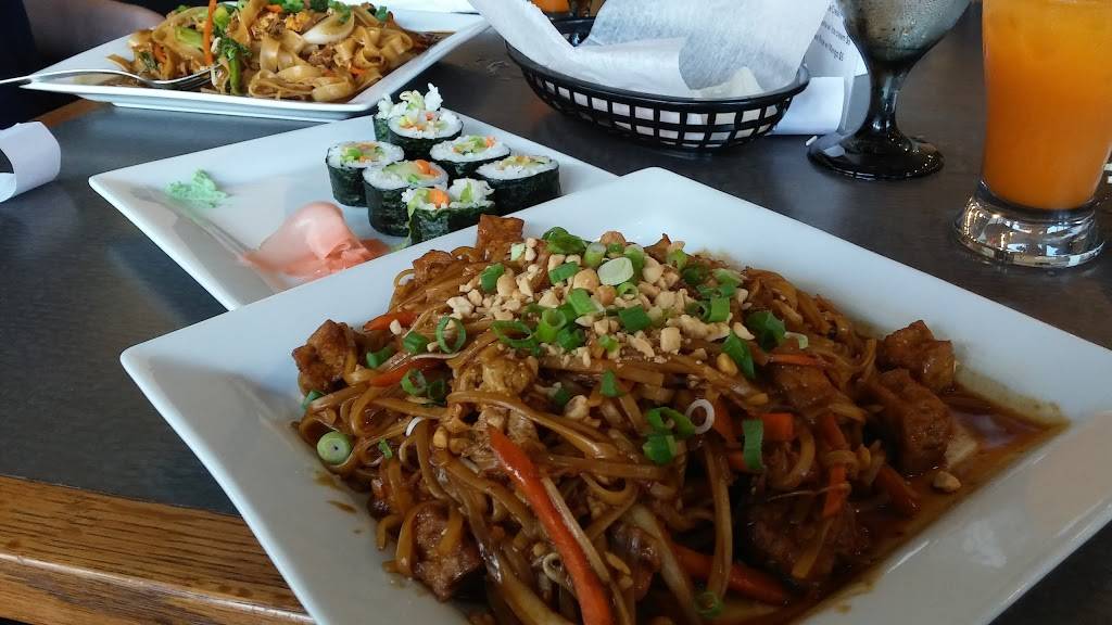 Thai Kitchen | restaurant | 1133 W South Airport Rd, Traverse City, MI 49686, USA | 2316425404 OR +1 231-642-5404