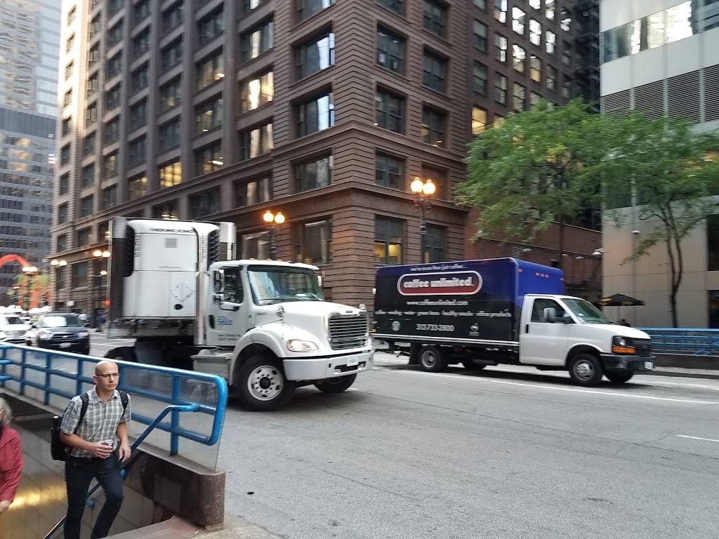 Subway | meal takeaway | 120 S State St Unit 1, Chicago, IL 60603, USA | 3124251601 OR +1 312-425-1601