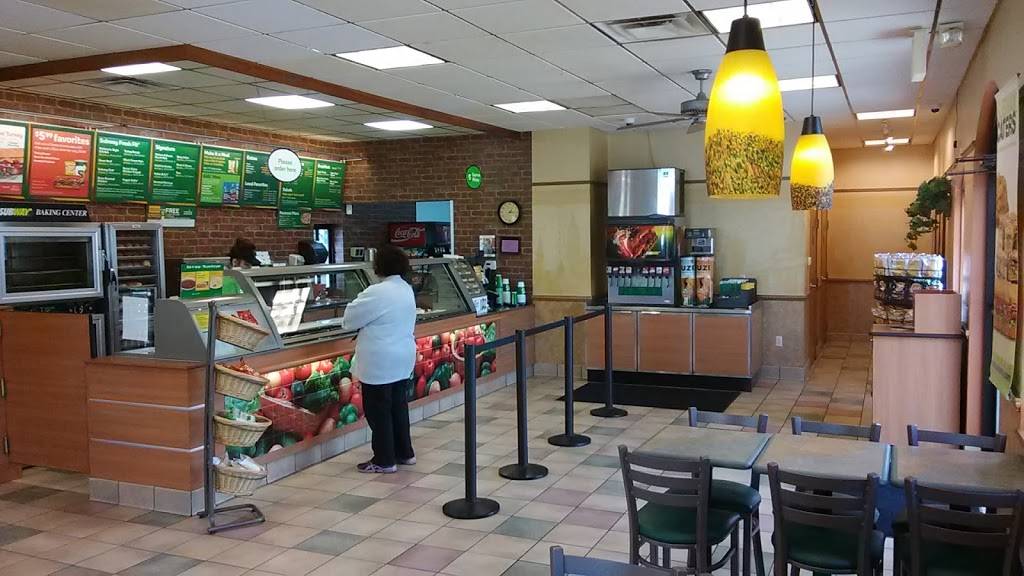 Subway | restaurant | 325 E Main St, Hagerstown, IN 47346, USA | 7654894244 OR +1 765-489-4244