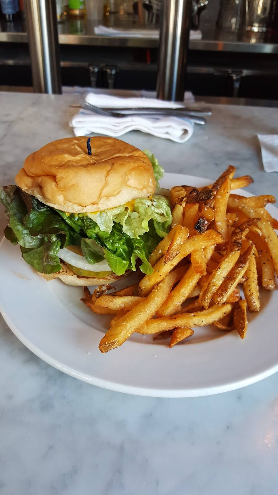 Burger Up | restaurant | 2901 12th Ave S, Nashville, TN 37204, USA | 6152793767 OR +1 615-279-3767