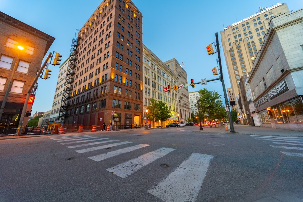 V2 Wine Bar and Trattoria by Vernon | restaurant | 100 W Federal St, Youngstown, OH 44503, USA | 3307425595 OR +1 330-742-5595