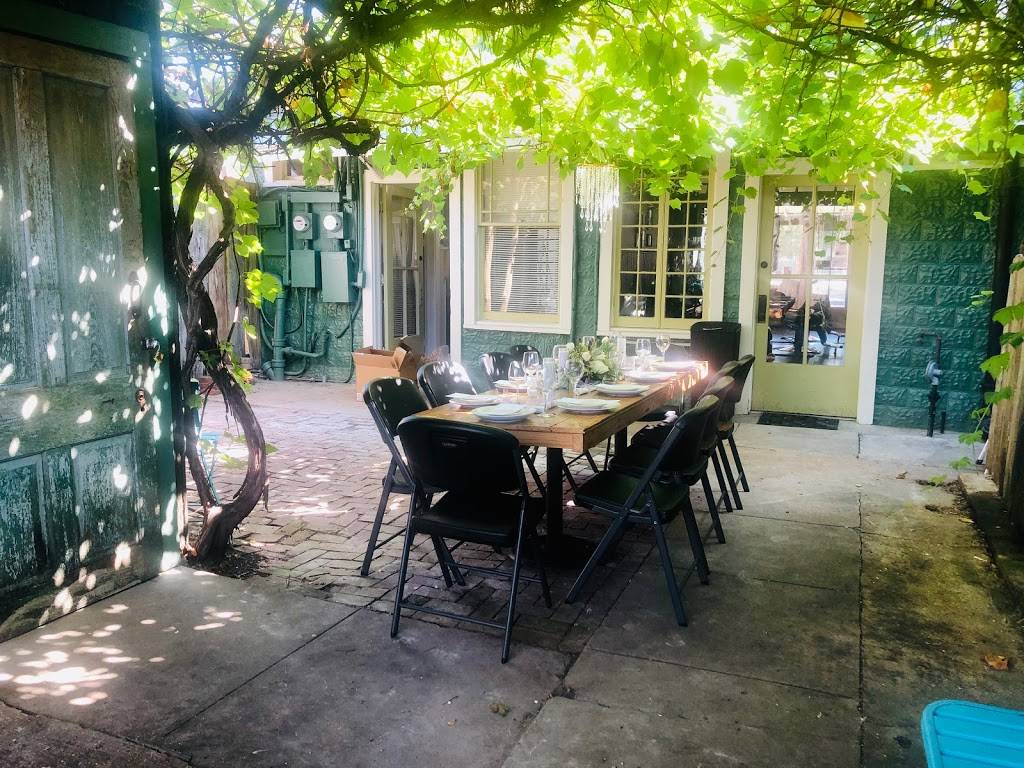 Tante Marie - Restaurant, Bar & Cafe | restaurant | 107 N Main St, Breaux Bridge, LA 70517, USA | 3374426354 OR +1 337-442-6354