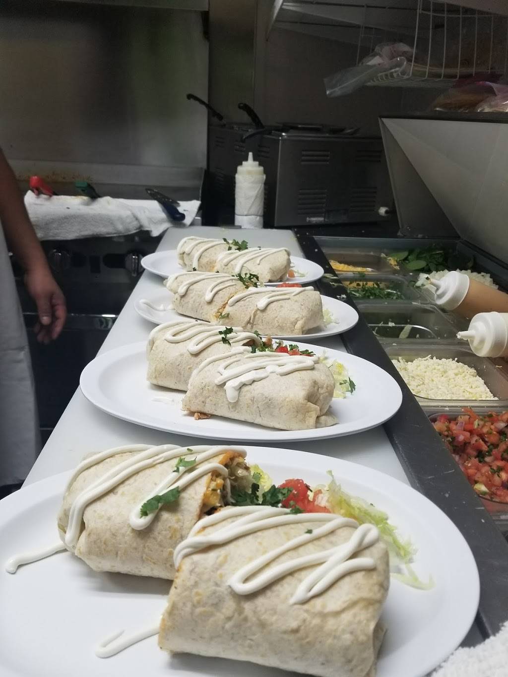 Seesters Mexican Cantina | restaurant | 161 W Wisconsin Ave, Pewaukee, WI 53072, USA | 2627469400 OR +1 262-746-9400