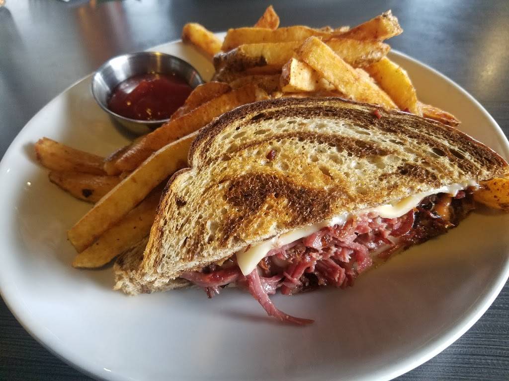 Station 101 Pub & Kitchen | restaurant | 2285 Bee Line Hwy, DuBois, PA 15801, USA | 8145038522 OR +1 814-503-8522