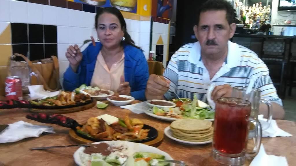 Mi Patria Restaurant | restaurant | 5906 Riggs Rd, Chillum, MD 20783, USA | 3018536100 OR +1 301-853-6100