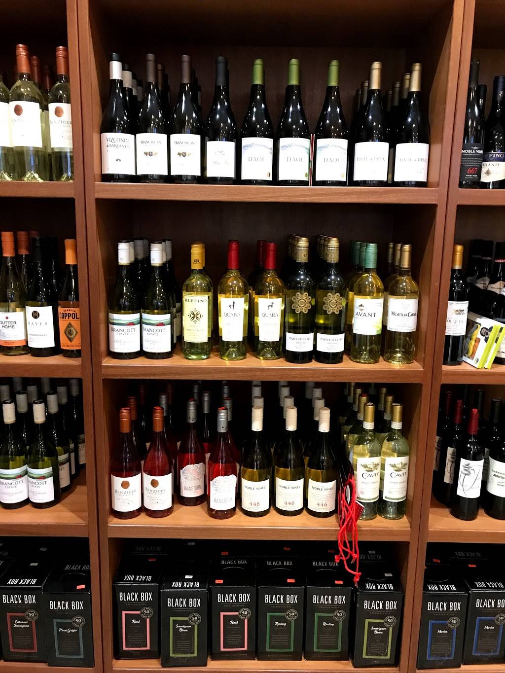 Chelsea Market & Deli | restaurant | 2250 Clarendon Blvd, Arlington, VA 22201, USA | 7037502448 OR +1 703-750-2448