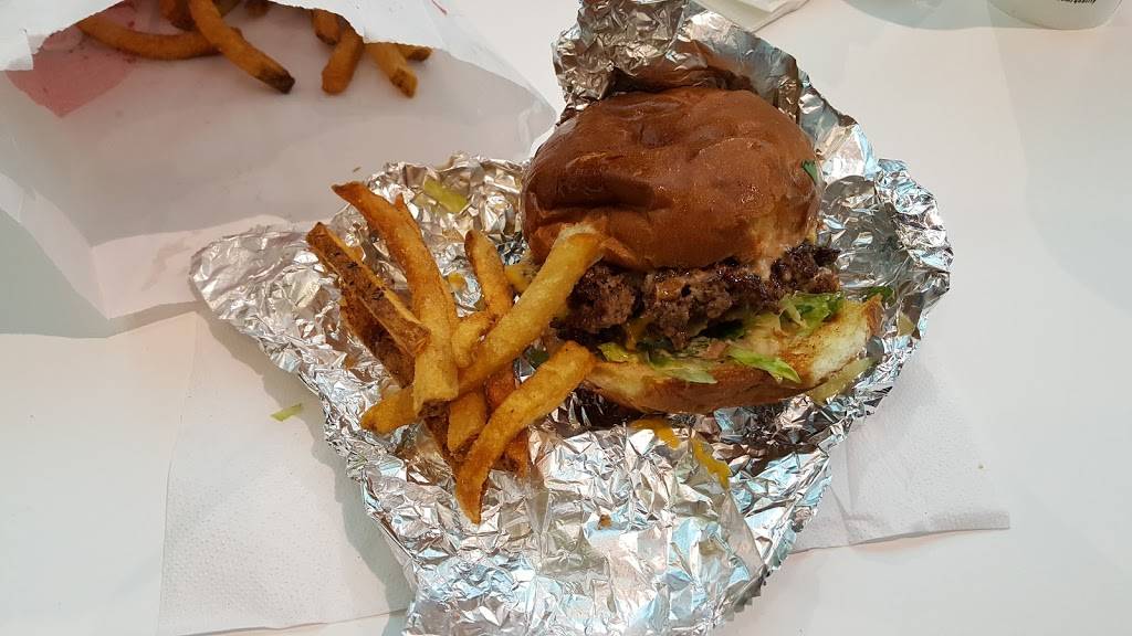 MOOYAH Burgers, Fries & Shakes | restaurant | 1700 Oviedo Mall Boulevard, Oviedo, FL 32765, USA | 4075424408 OR +1 407-542-4408