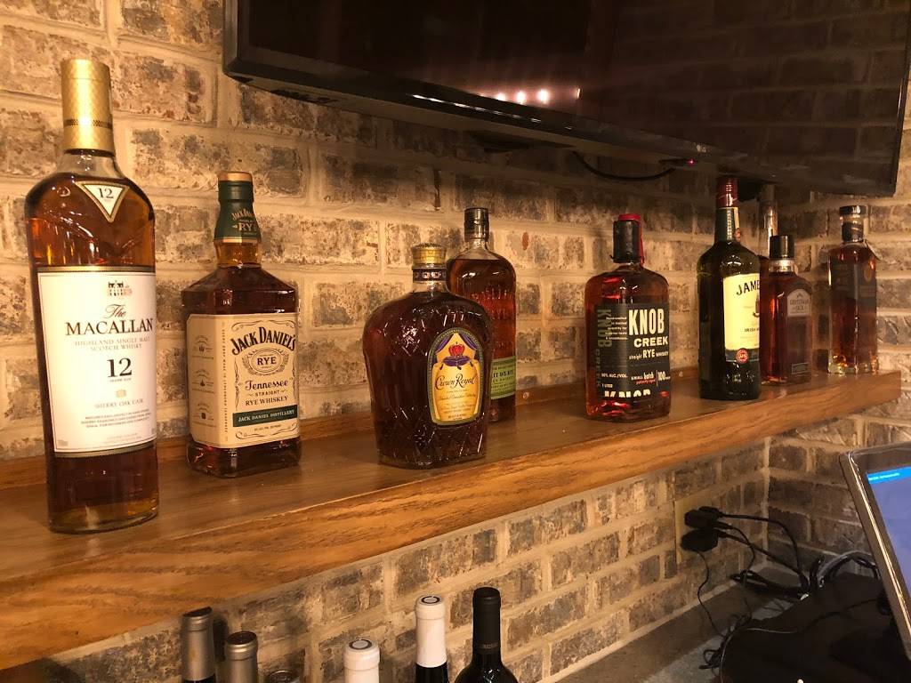 Shift Restaurant and Bar | restaurant | 24253 State Line Rd, Lawrenceburg, IN 47025, USA | 8127477512 OR +1 812-747-7512