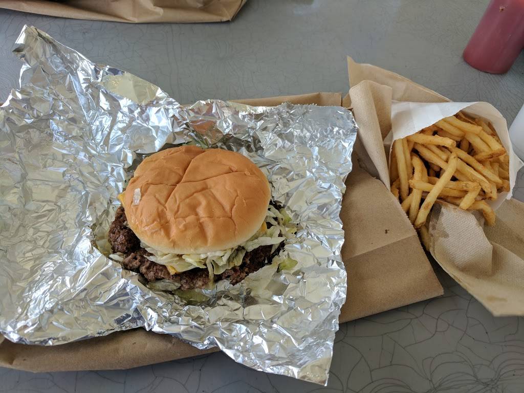 Famous Js | restaurant | 1458, 623 N Market St, Mt Carmel, IL 62863, USA | 6184502179 OR +1 618-450-2179