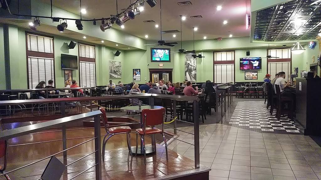 Cutters | restaurant | 239 Carlyle Ave, Belleville, IL 62221, USA | 6182357642 OR +1 618-235-7642