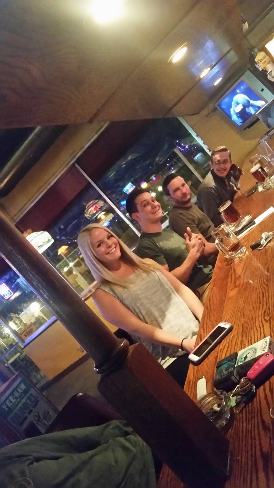 Vinne Ts Clubhouse | restaurant | 221 E 8th St, Cookeville, TN 38501, USA | 9313722582 OR +1 931-372-2582