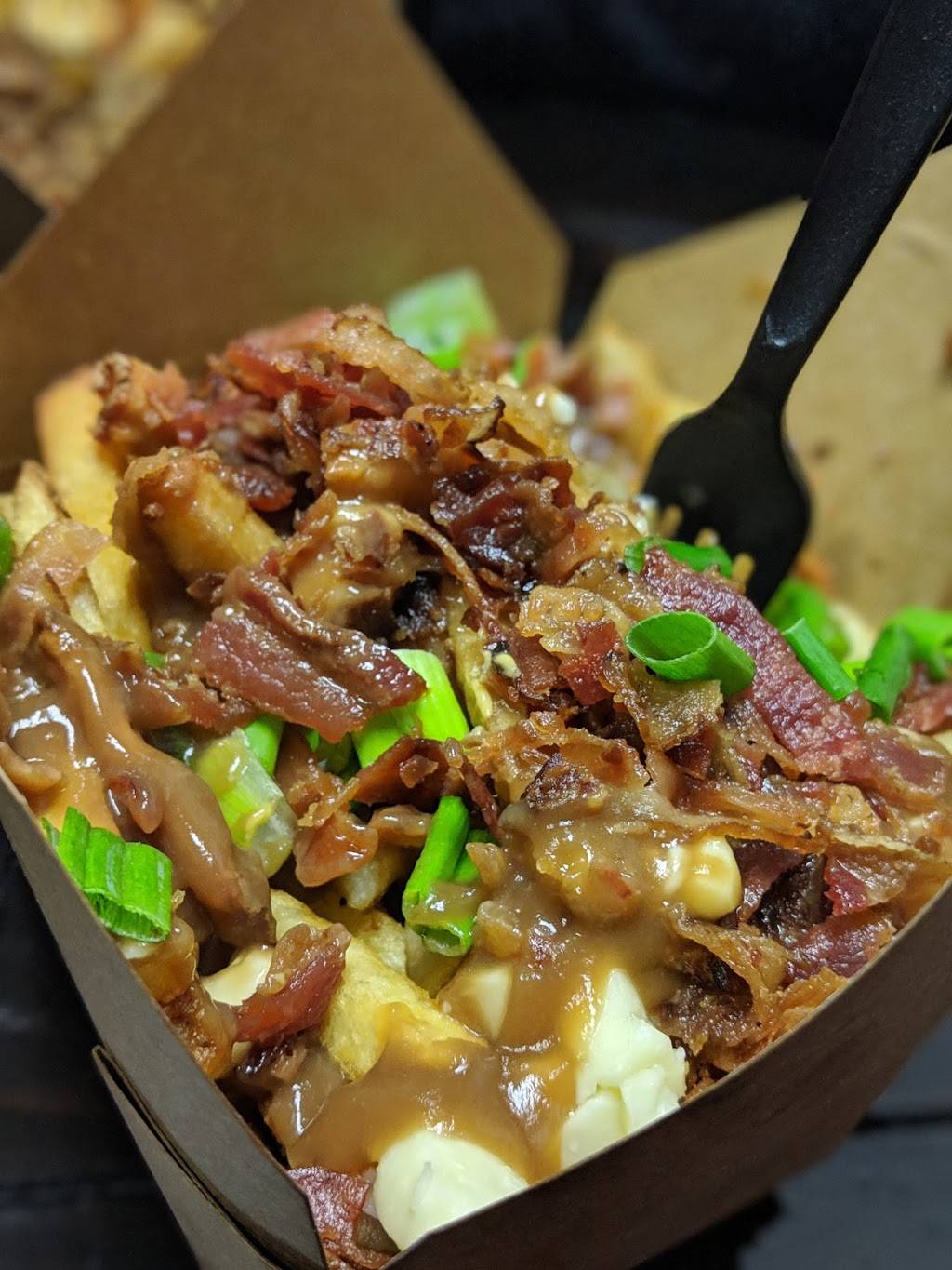 The American Poutine Co. | restaurant | 1395 E Warner Rd Suite 100, Gilbert, AZ 85296, USA | 4809307283 OR +1 480-930-7283