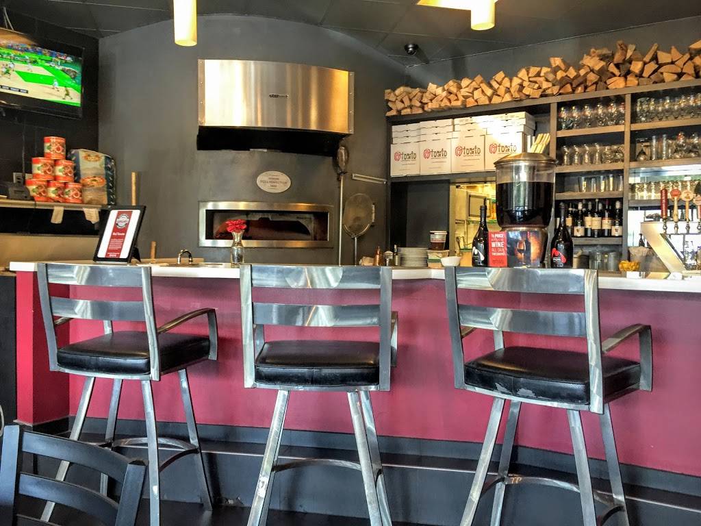 Red Tomato Pizza | restaurant | 6245 Northern Blvd, East Norwich, NY 11732, USA | 5168022840 OR +1 516-802-2840