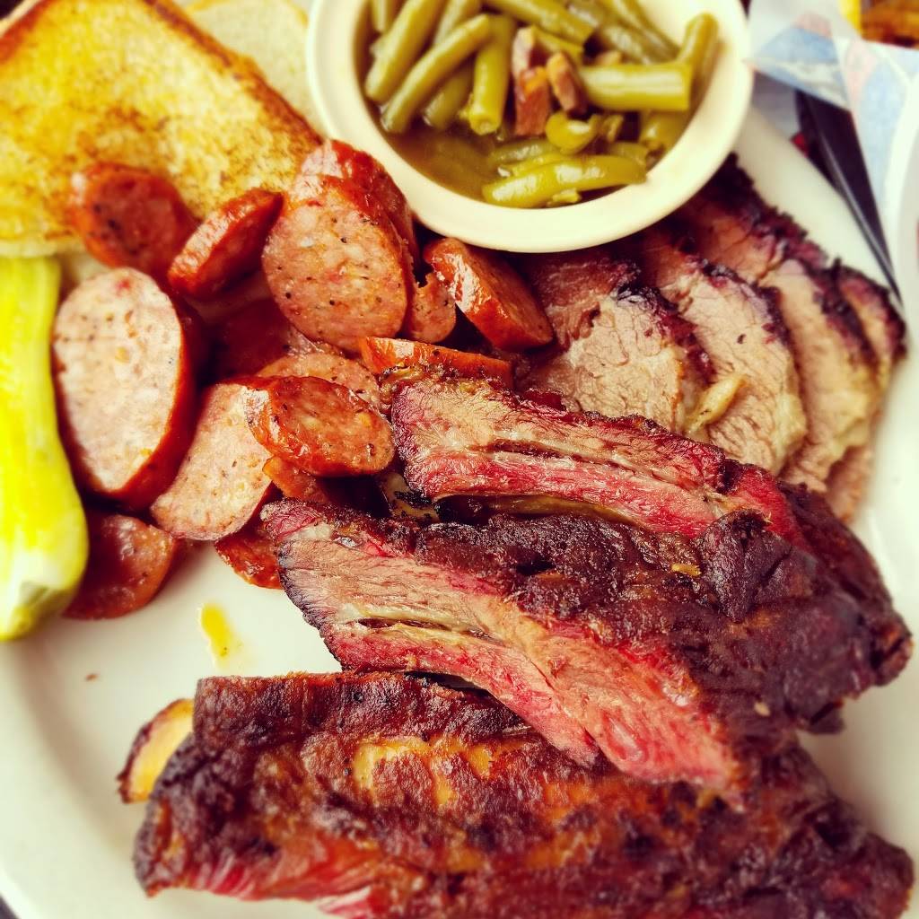 Risckys BAR-B-Q | restaurant | 140 East Exchange Avenue 101, Fort Worth, TX 76164, USA | 8176267777 OR +1 817-626-7777