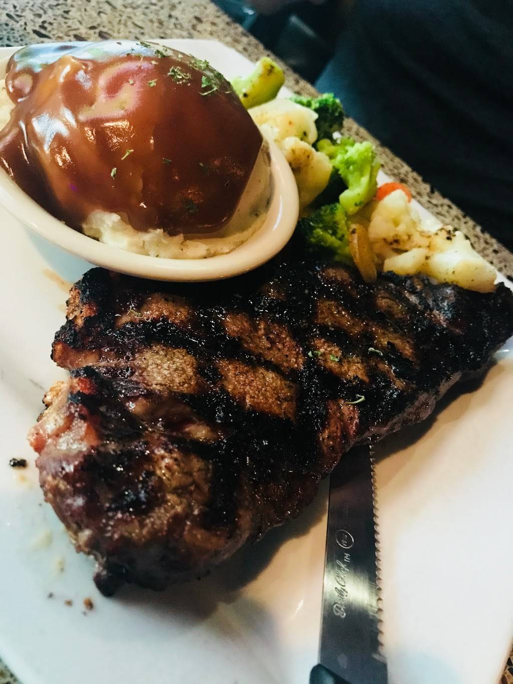 The Bowery Grille & Pub | restaurant | 3658, 41275 Ford Rd, Canton, MI 48187, USA | 7349811313 OR +1 734-981-1313