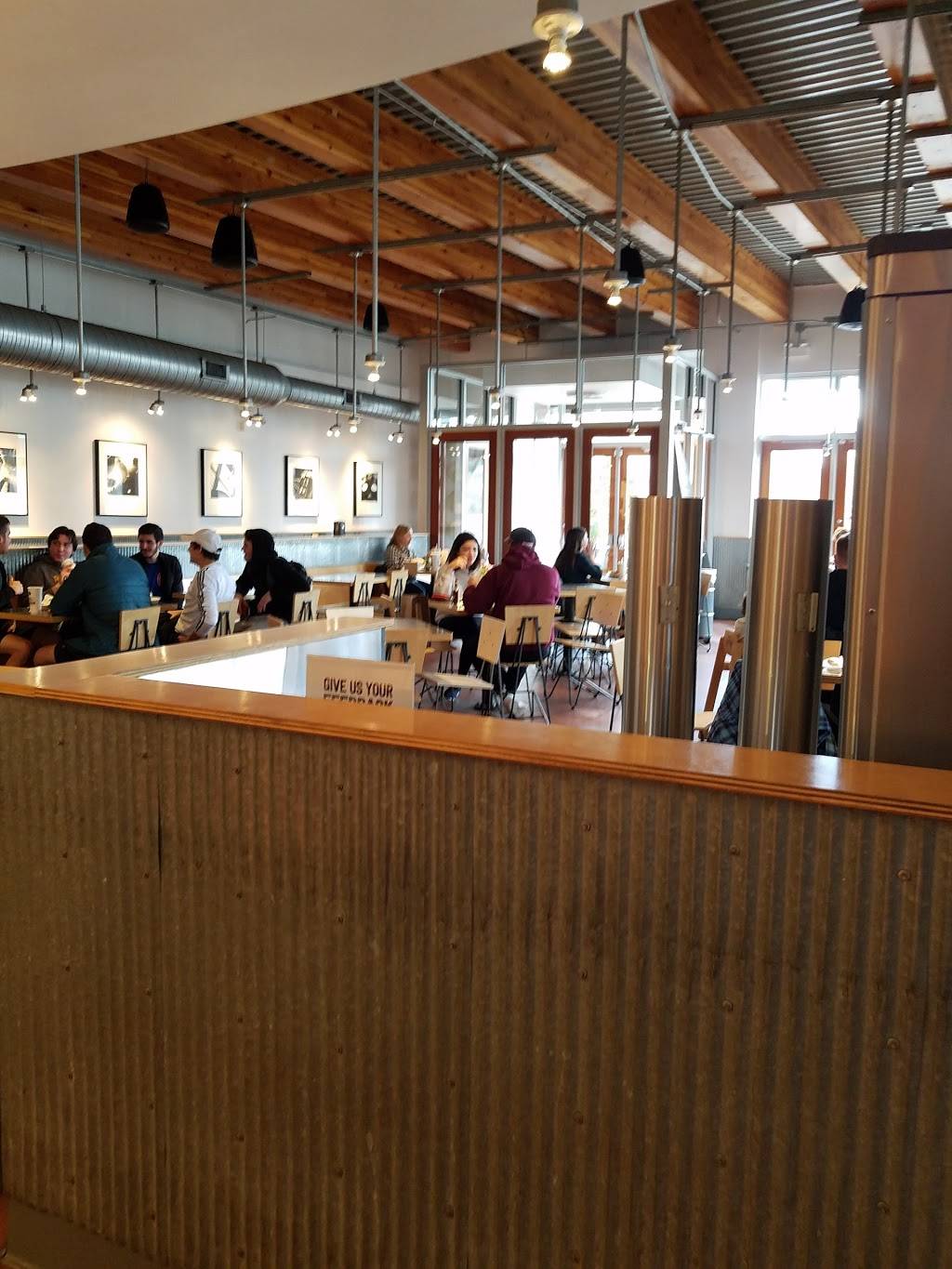 Chipotle Mexican Grill | restaurant | 6600 N Sheridan Rd, Chicago, IL 60626, USA | 7734659281 OR +1 773-465-9281