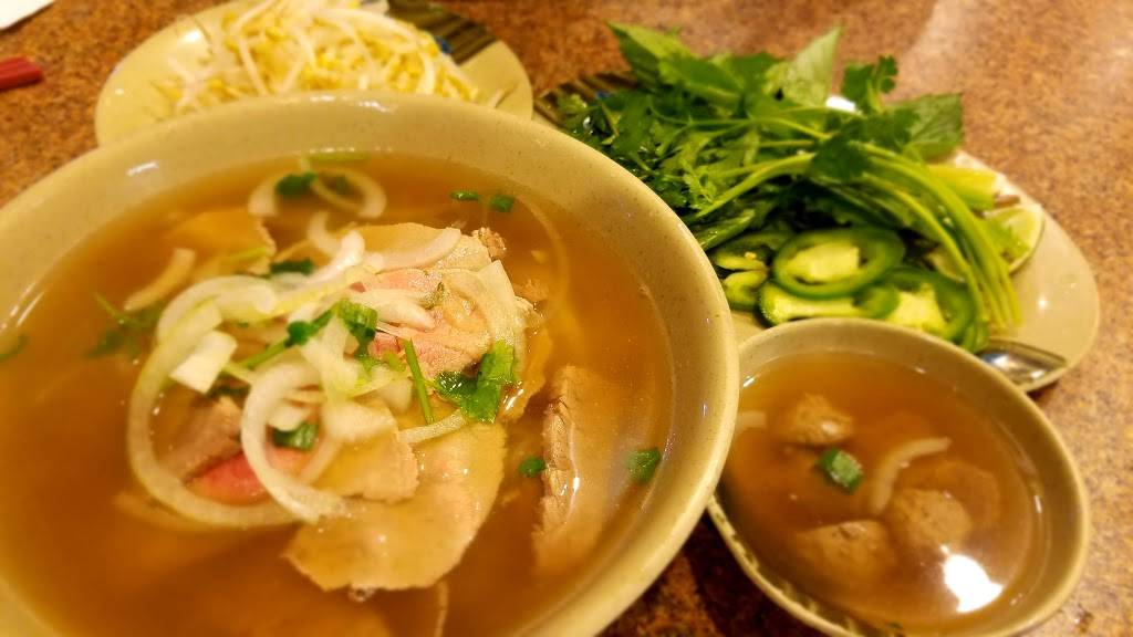 Pho Bình By Night | restaurant | 12148 Bellaire Blvd #101, Houston, TX 77072, USA | 8323512464 OR +1 832-351-2464