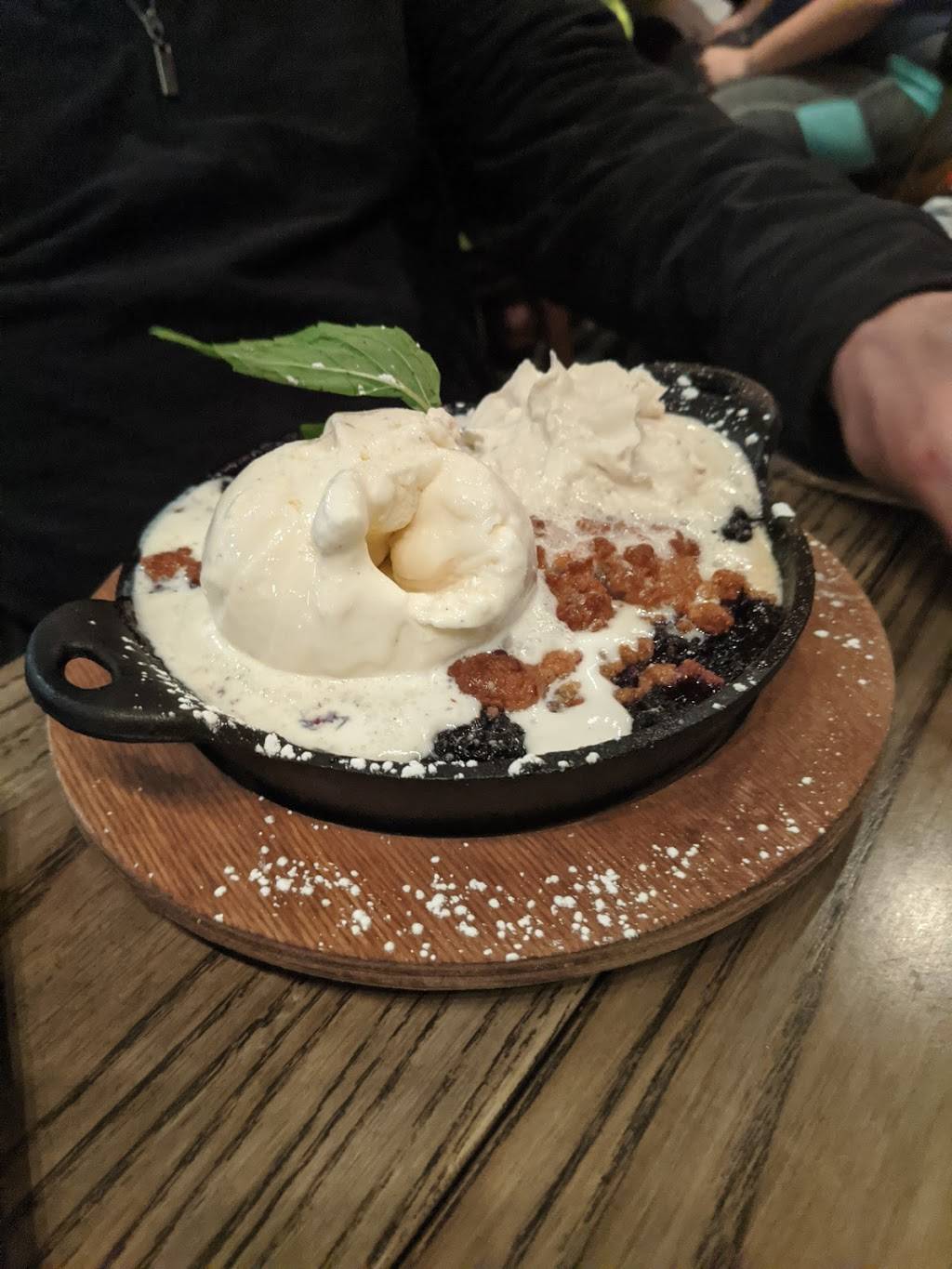 The HC Tavern + Kitchen | restaurant | 9709 E 116th St, Fishers, IN 46037, USA | 3175304242 OR +1 317-530-4242