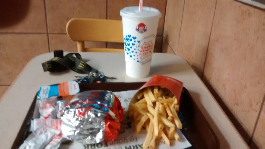 Wendys | restaurant | 2005 N Lewis Ave, Waukegan, IL 60087, USA | 8473360067 OR +1 847-336-0067