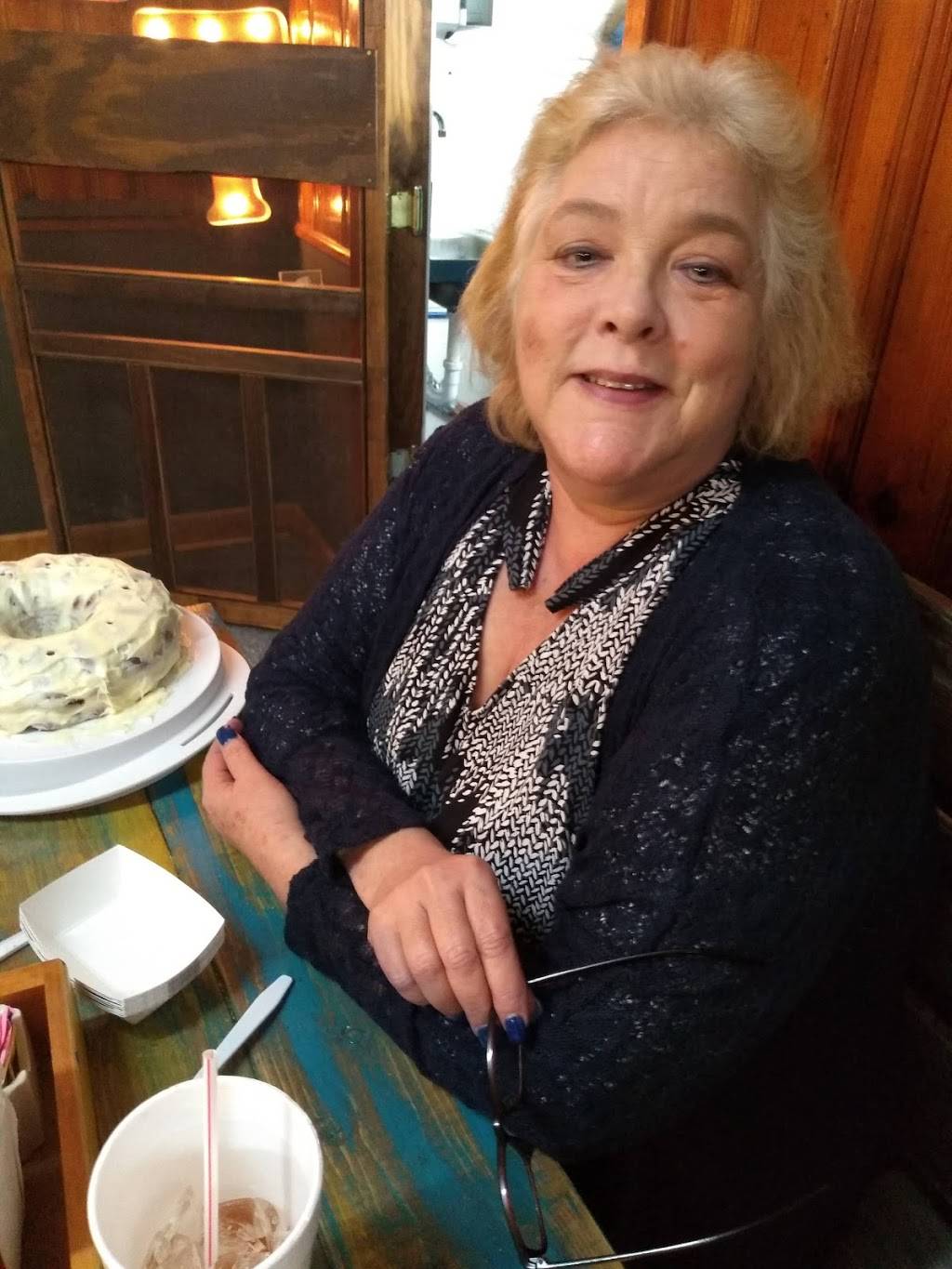 Cottons Seafood Of Lincolnton | restaurant | 1942 Gastonia Hwy, Lincolnton, NC 28092, USA | 7042403939 OR +1 704-240-3939