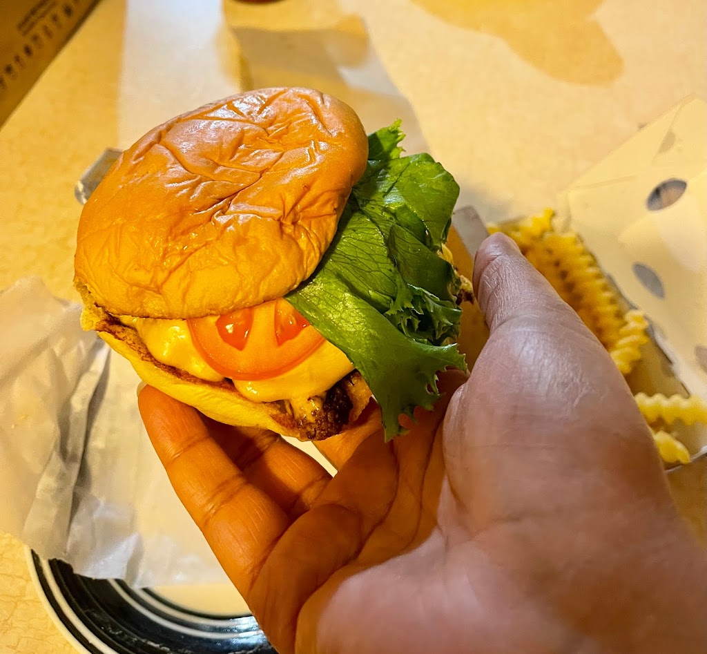 Shake Shack | restaurant | 12351 Elm Creek Blvd N, Maple Grove, MN 55369, USA | 7633198567 OR +1 763-319-8567