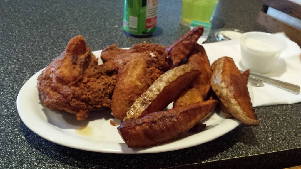 FLUME CREEK FAMILY GRILL | restaurant | 140 E Randolph St, Rosholt, WI 54473, USA | 7156777183 OR +1 715-677-7183