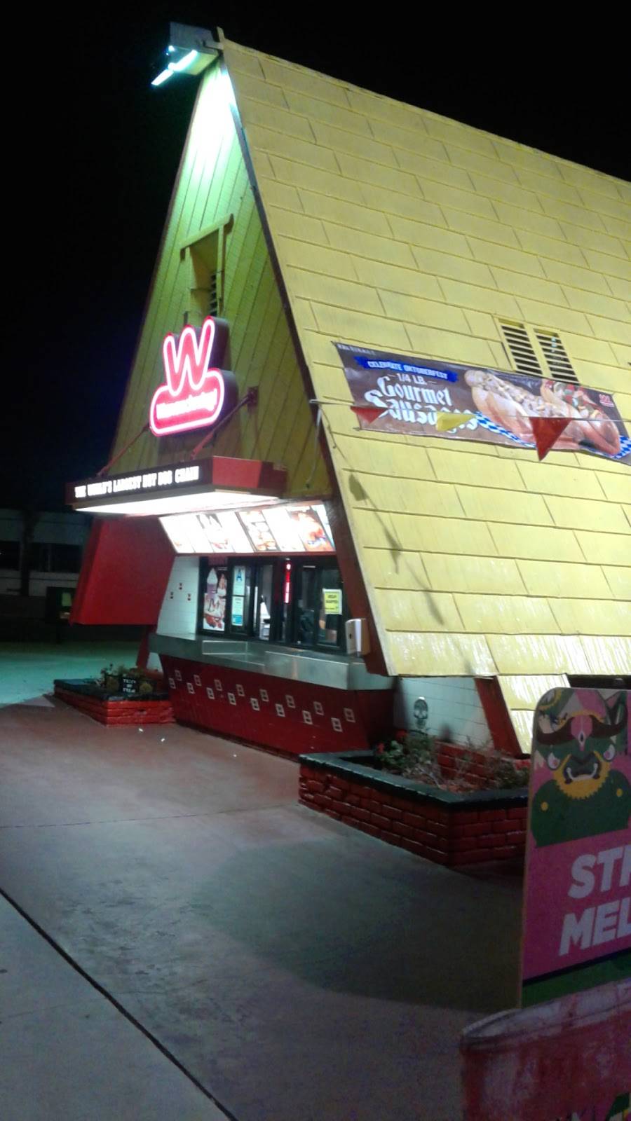 Wienerschnitzel | restaurant | 2501 W Beverly Blvd, Montebello, CA 90640, USA | 3237259070 OR +1 323-725-9070