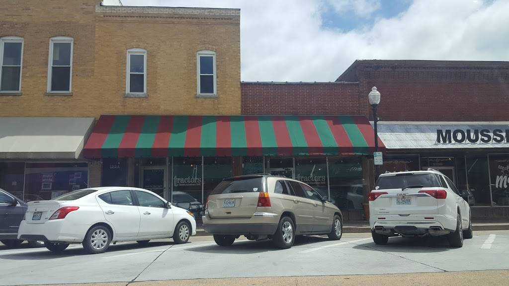 Tractors Classic American Grill | restaurant | 124 S High St, Jackson, MO 63755, USA | 5732430340 OR +1 573-243-0340