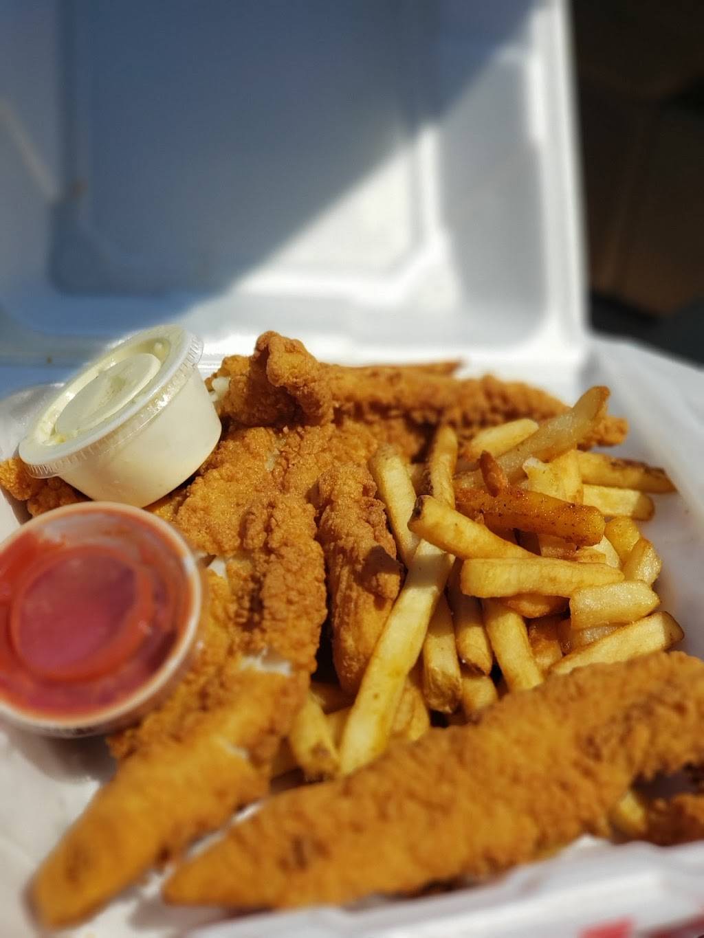 42 Fry Greenville | restaurant | 3109 E 10th St Suite A, Greenville, NC 27858, USA | 2527516436 OR +1 252-751-6436