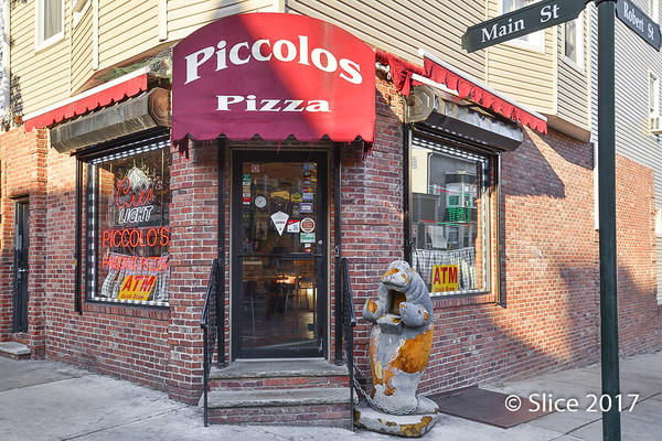 Piccolos Pizza & Liquors | restaurant | 913 Main St, Paterson, NJ 07503, USA | 9737424608 OR +1 973-742-4608