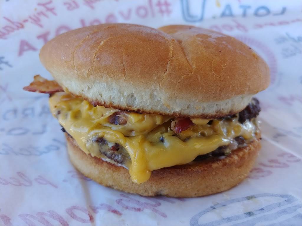 Blakes Lotaburger | restaurant | 7017 N Mesa St, El Paso, TX 79912, USA | 9157306264 OR +1 915-730-6264