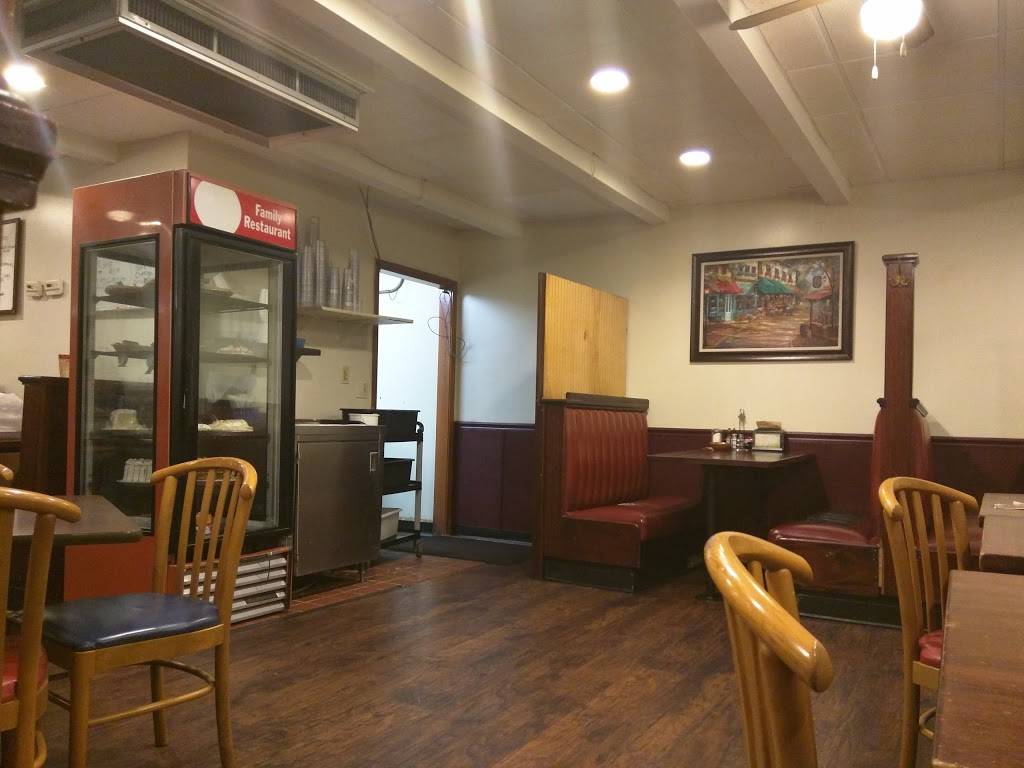 Alton Village Inn Pancake House | bakery | 2611 College Ave, Alton, IL 62002, USA | 6184628750 OR +1 618-462-8750