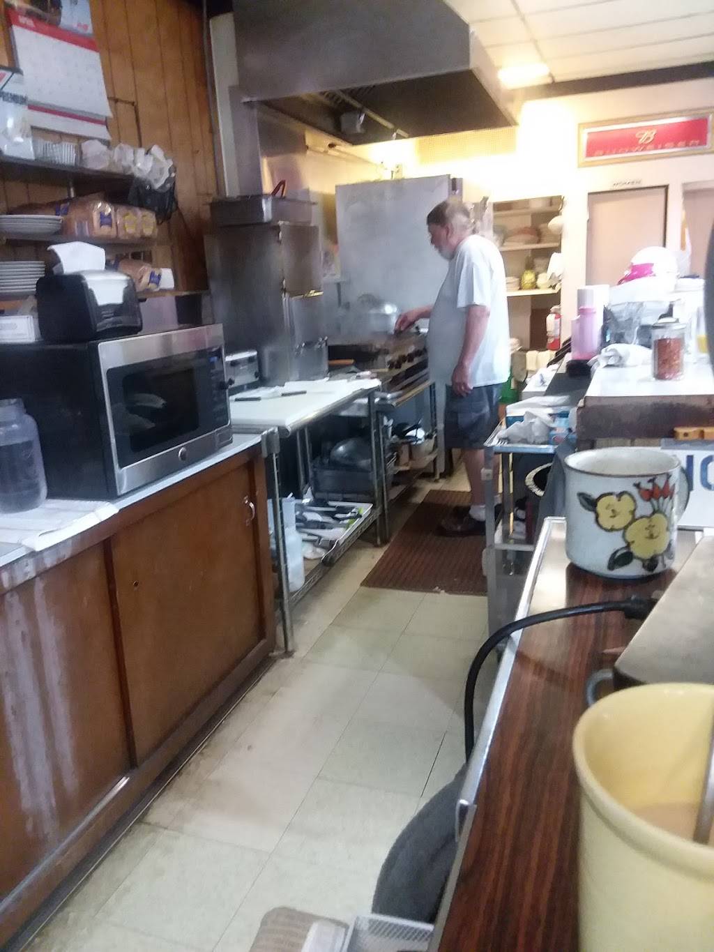 Sportsmans Tavern | restaurant | 218 E Clark St, Albert Lea, MN 56007, USA | 5073730896 OR +1 507-373-0896