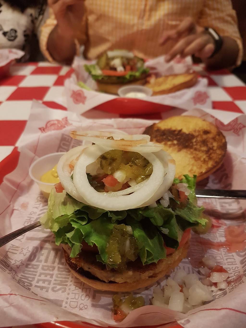 Fuddruckers | restaurant | 39 Norwich-Westerly Rd, Ledyard, CT 06339, USA | 8603123000 OR +1 860-312-3000