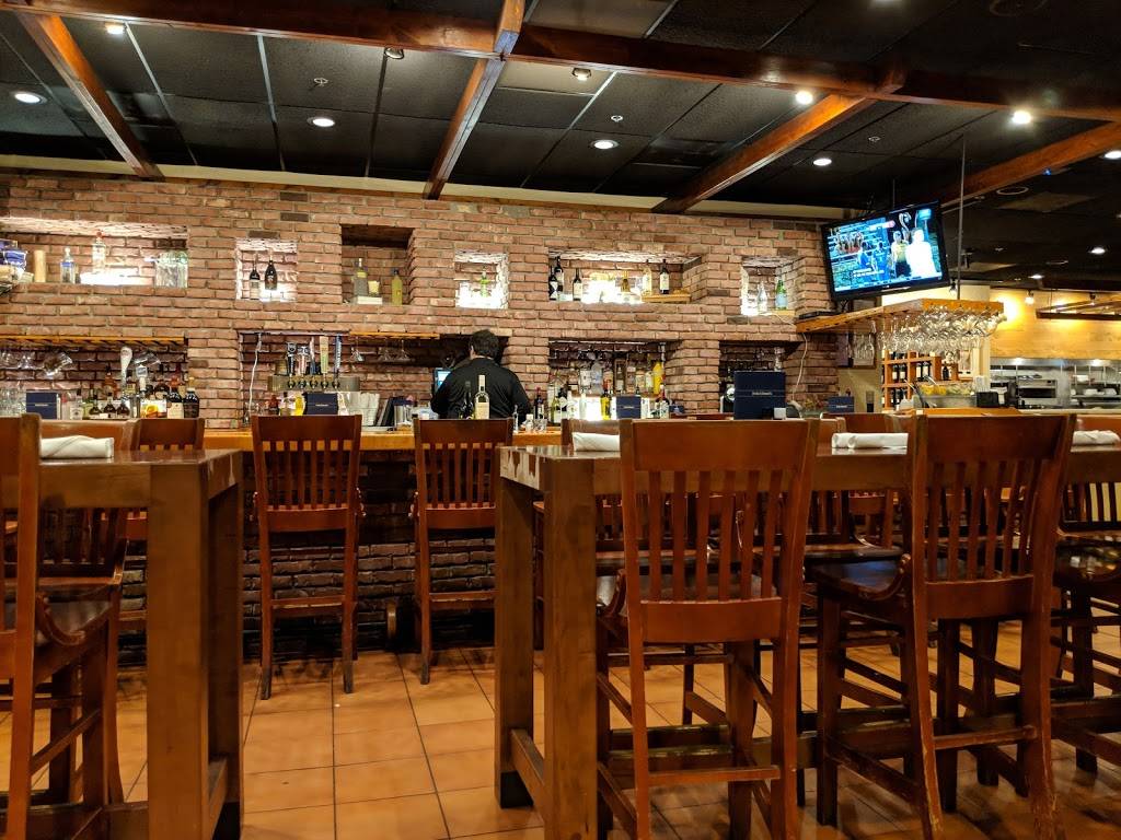 Carrabbas Italian Grill | restaurant | 2 Upjohn St, Bedford, NH 03110, USA | 6036410004 OR +1 603-641-0004