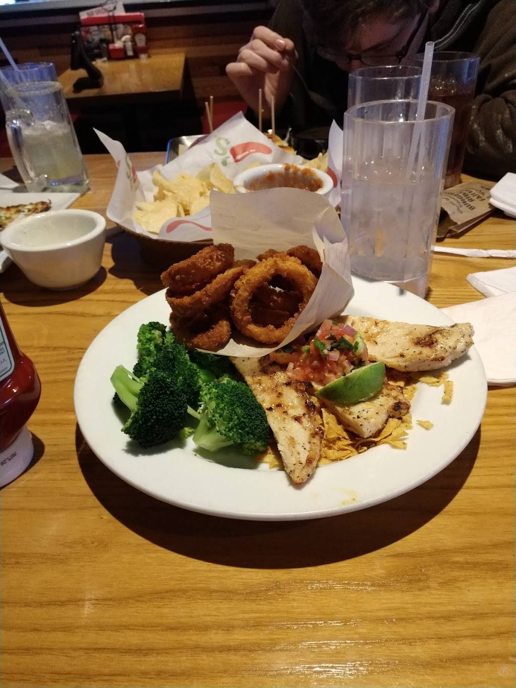 Chilis Grill & Bar | restaurant | 755 NW Broad St, Murfreesboro, TN 37129, USA | 6158672855 OR +1 615-867-2855