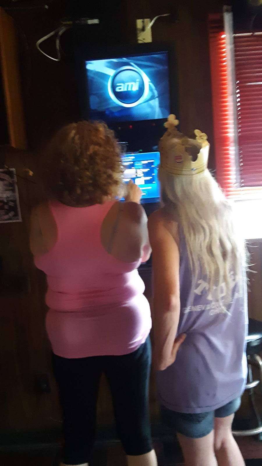 State Line Tavern | restaurant | 51962 E Taggart St, East Palestine, OH 44413, USA | 3304266878 OR +1 330-426-6878