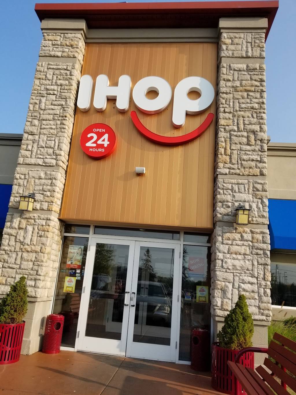 IHOP | bakery | 5039 28th St SE, Grand Rapids, MI 49512, USA | 6169560494 OR +1 616-956-0494