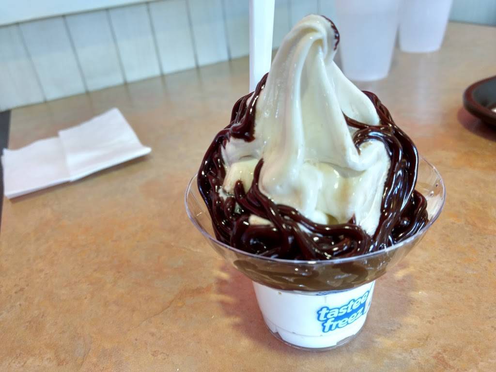 Wienerschnitzel | restaurant | 15555 Main St, Hesperia, CA 92345, USA | 7609499966 OR +1 760-949-9966