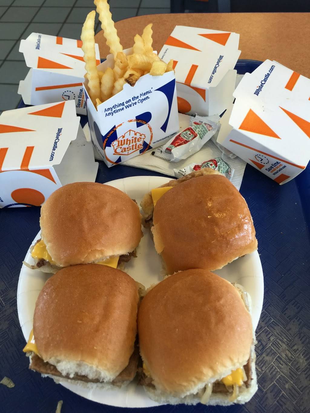 White Castle | restaurant | 840 W North Ave, Melrose Park, IL 60160, USA | 7083435486 OR +1 708-343-5486