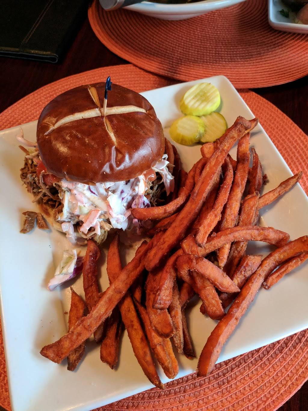 Pearl eatery - drinkery | restaurant | 525 1st St, Menominee, MI 49858, USA | 9063524214 OR +1 906-352-4214