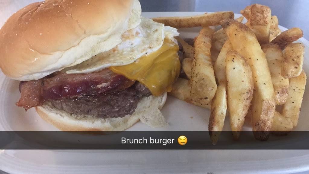 Elis Bar and Grille | restaurant | 302 N Main St, Hudson, IN 46747, USA | 2605873377 OR +1 260-587-3377