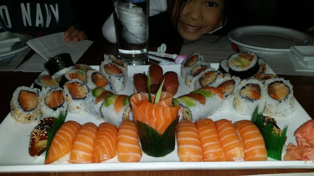 Restaurant Sumo Sushi | restaurant | 1300 Bd St Jean Baptiste, Pointe-aux-Trembles, QC H1B 4A4, Canada | 5146452888 OR +1 514-645-2888