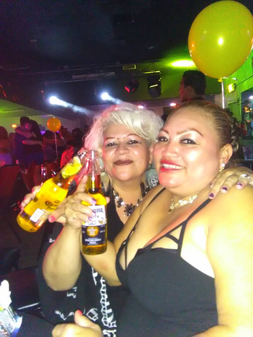 Leonardos | night club | 2425 E Orangethorpe Ave, Fullerton, CA 92831, USA | 7148799222 OR +1 714-879-9222