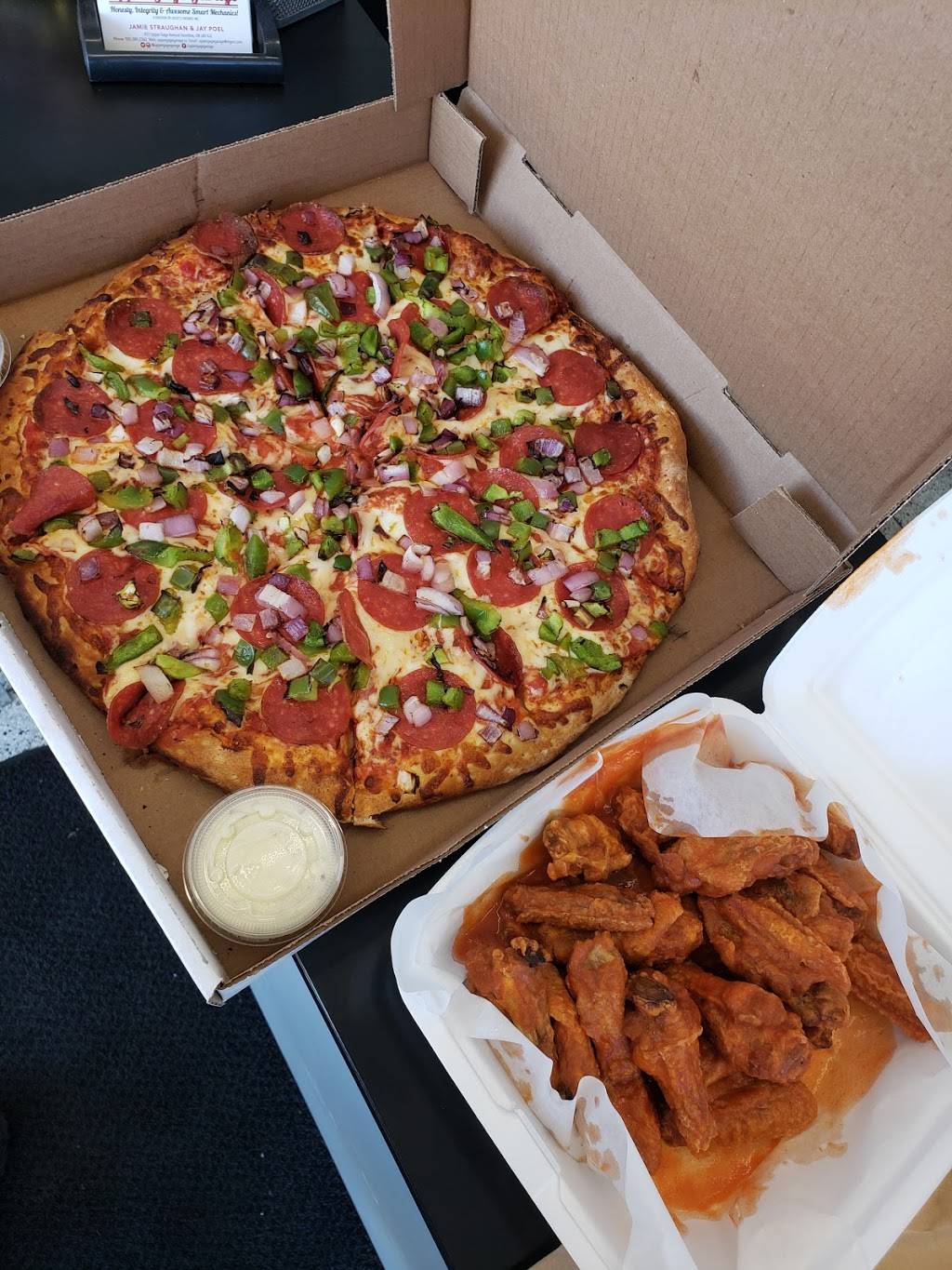 Lava Pizza & Wings | restaurant | 550 Fennell Ave E, Hamilton, ON L8V 5S9, Canada | 9055746666 OR +1 905-574-6666