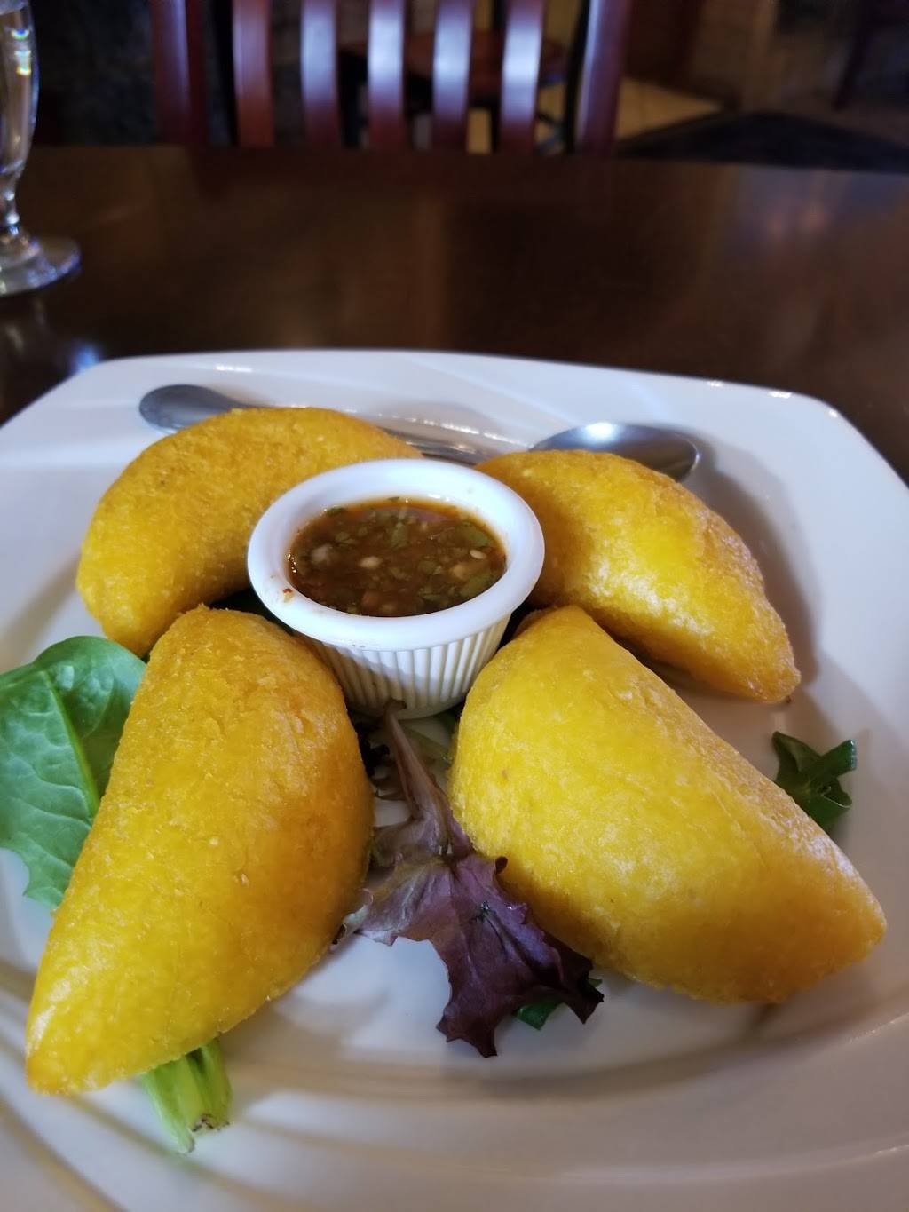 The Little Colombia Restaurant | restaurant | 672 Main St, East Haven, CT 06512, USA | 2037451649 OR +1 203-745-1649